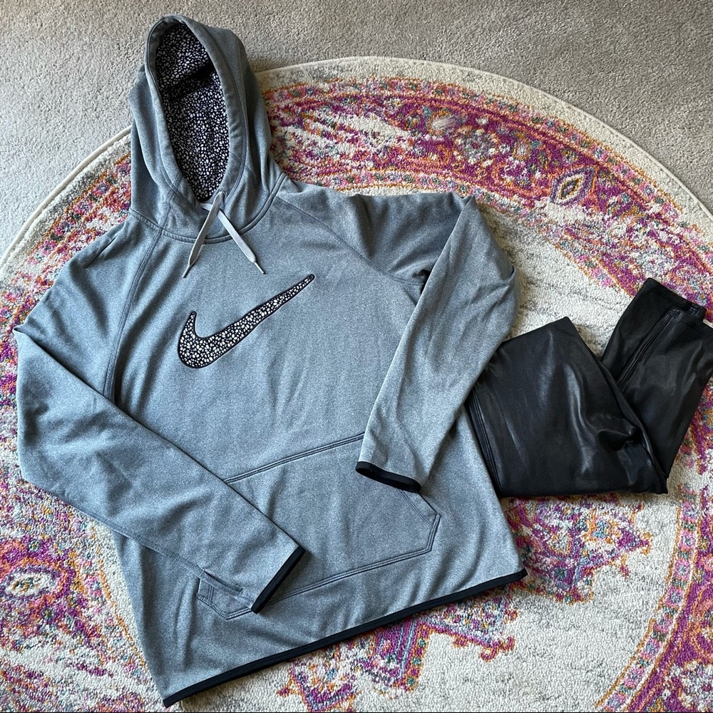 Nike Women’s Therma Fit Hoodie SZ M